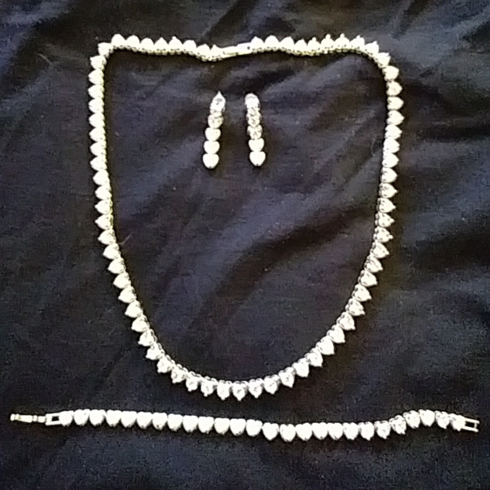 Necklace, bracelet, earring set